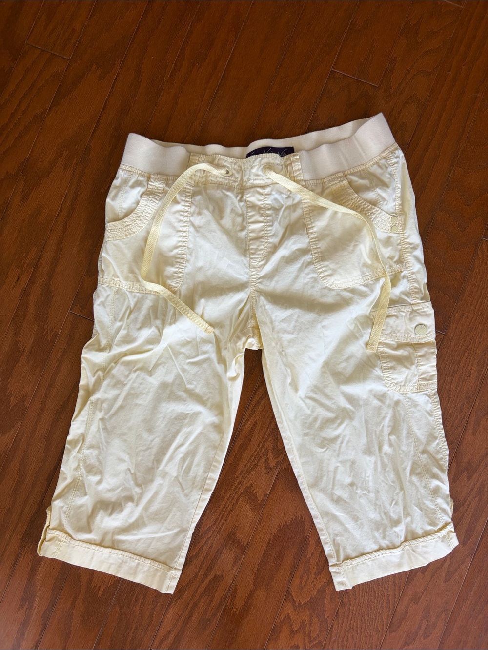 Gloria Vanderbilt Light Yellow Capri Cargo Pants with Drawstring Waist